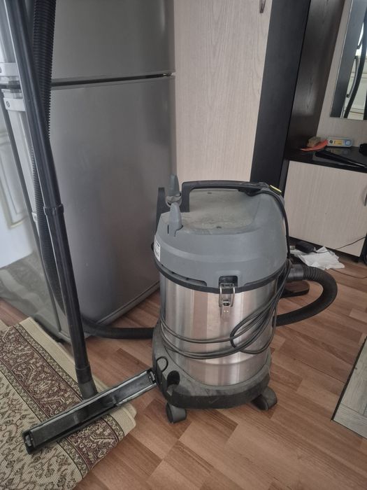 Продается пылесос промышленный Карчер