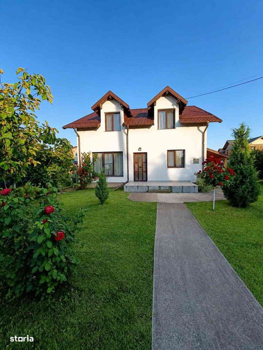 Casă cu mansardă