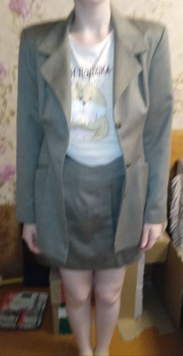 Женский костюм .