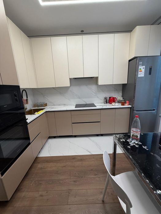 Сдам 2 комнатную кв, 65 кв.м