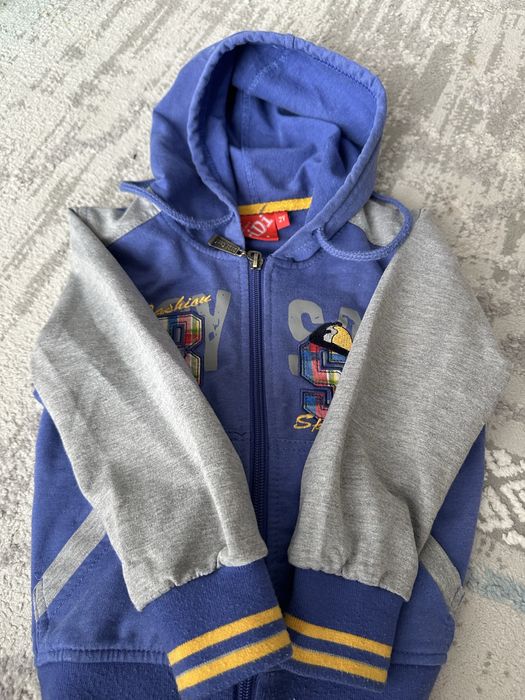 Детская куртка 2000 тенге