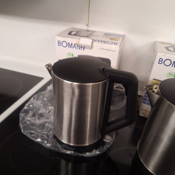 Кани за гореща вода / електрически кани Bomann