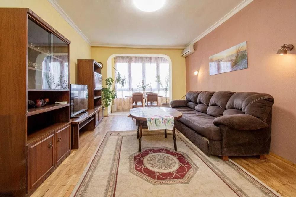 Дава се под наем Двустаен апартамент в София, Център - 84 кв.м за 650 € - Снимка #1