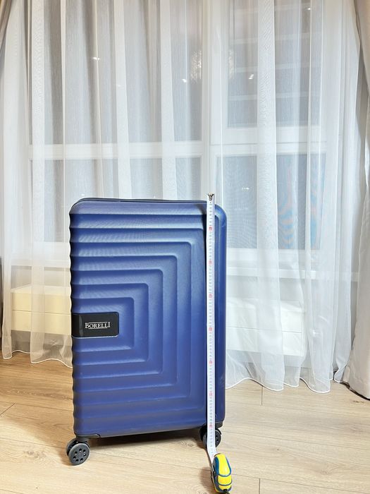 Чемодан на колесах дорожный