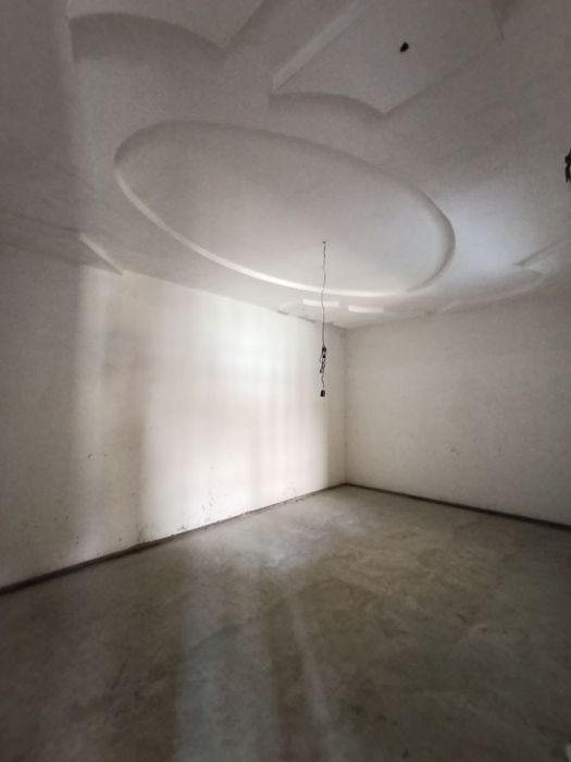 Kelesda srochna uy sotiladi