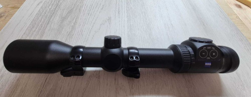 Lunetă ZEISS Conquest DL 2-8x42 cu reticul iluminat