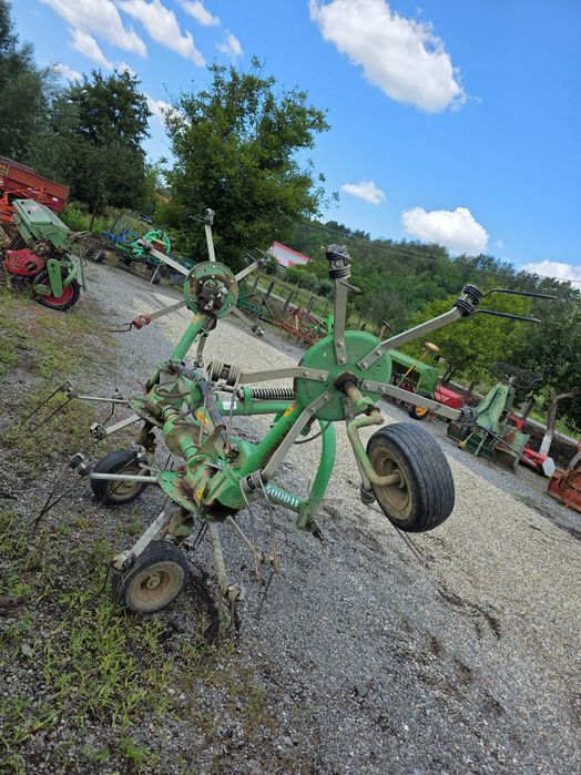 Grebla împrăștiat fan in tiranti la tractor hidraulica de 4 metri