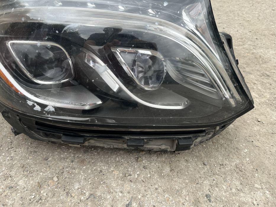 Фар за Mercedes GLS X166 + GLE W166/ Мерцедес ГЛС Х166 и Мерцедес ГЛЕ