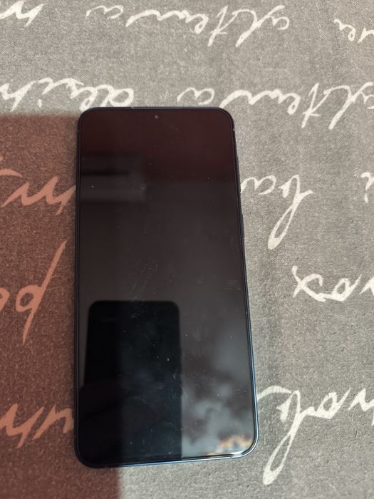 Продавам samsung A57 256gb 8 ram