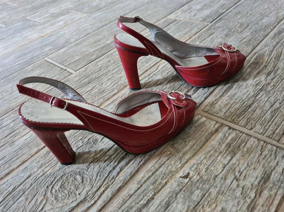 Sandale/ Pantofi cu toc rosii marimea 38, 25 cm interiori
