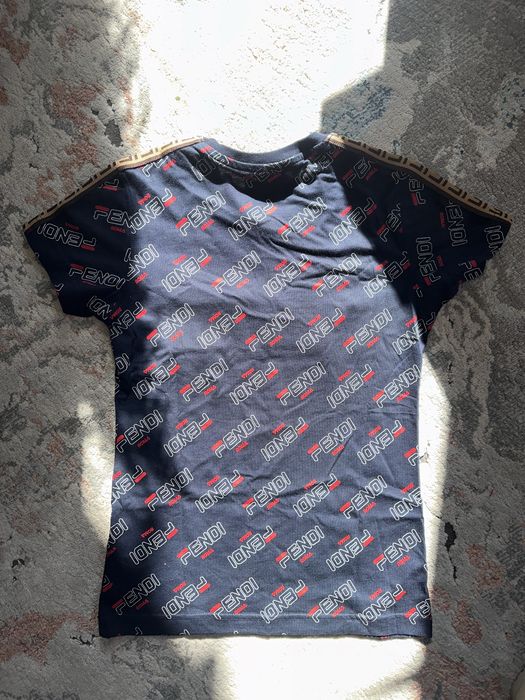 Tricou bleumarin, marimea s, nou fara eticheta, pret 70 lei