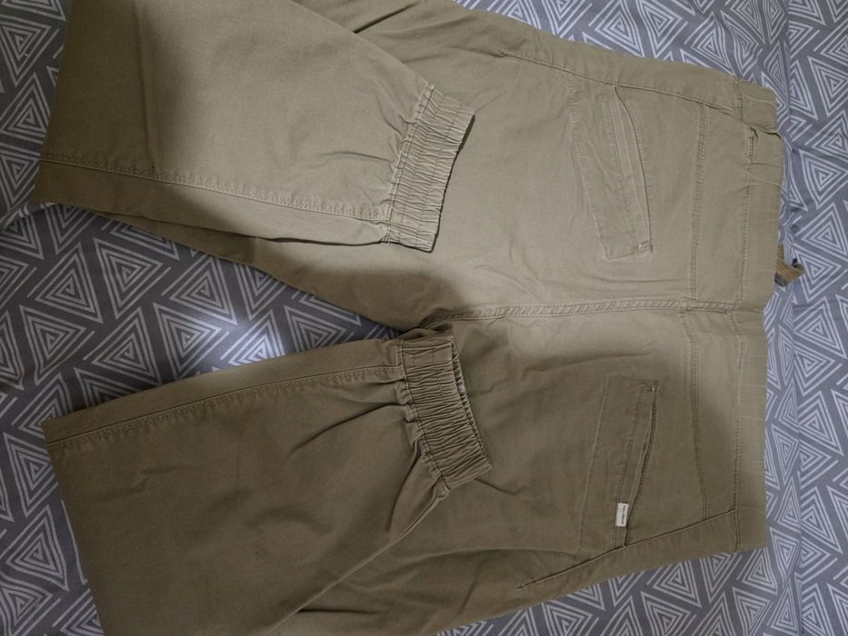 Pantaloni eleganti si casual