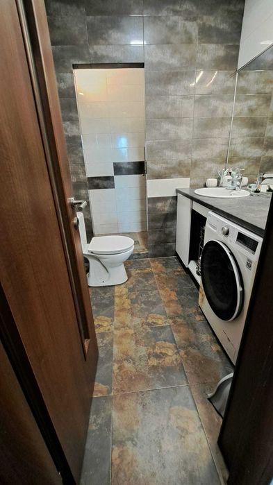 Vanzare Apartament Unicat,Proprietar,3 camere ,2 bai,Intrare privata,Senzatie de casa