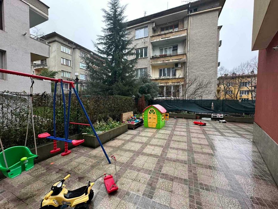 Апрартамент с три спални, 2 санитарни възела  и гараж