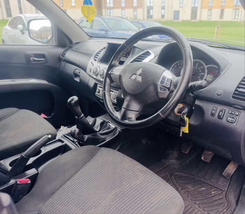 Vand Mitsubishi L200 2.5 DI-D Challenger 2015  2.5 DI-D 178  121.000 km