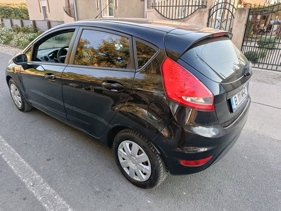 Vând Ford Fiesta 2010