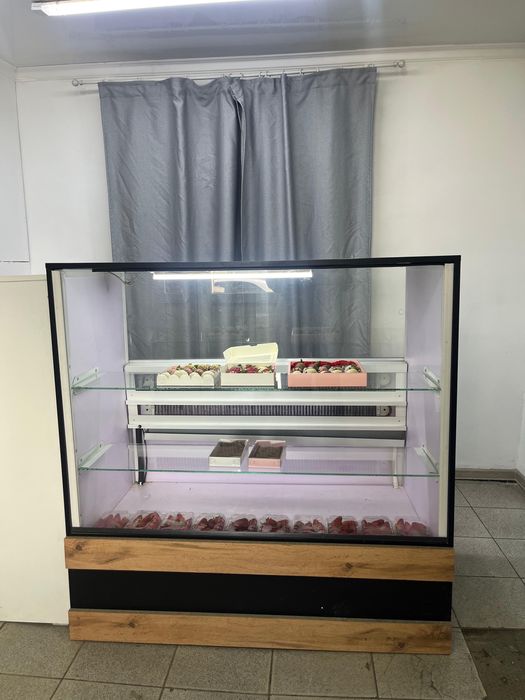 Продам ветринный холодильник