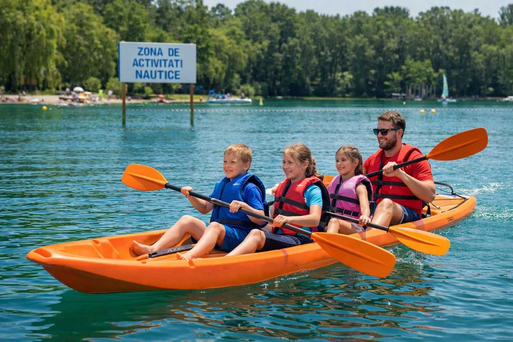 Caiac familie 4 persoane, 2 adulți + 2 copii – Stabil și rezistent
