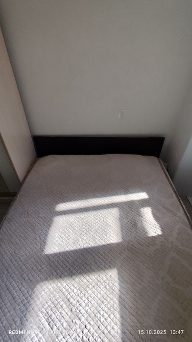 Продаю кровать с матрасом