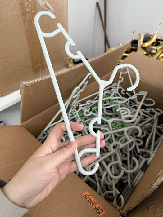 Продам вешалки, количество есть