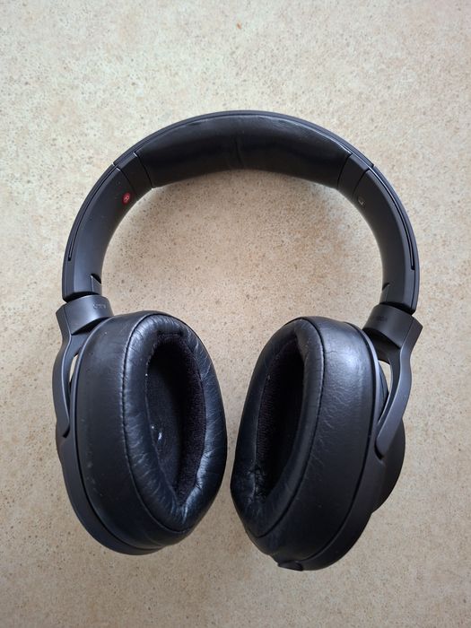 Висок клас слушалки Sony MDR-100A