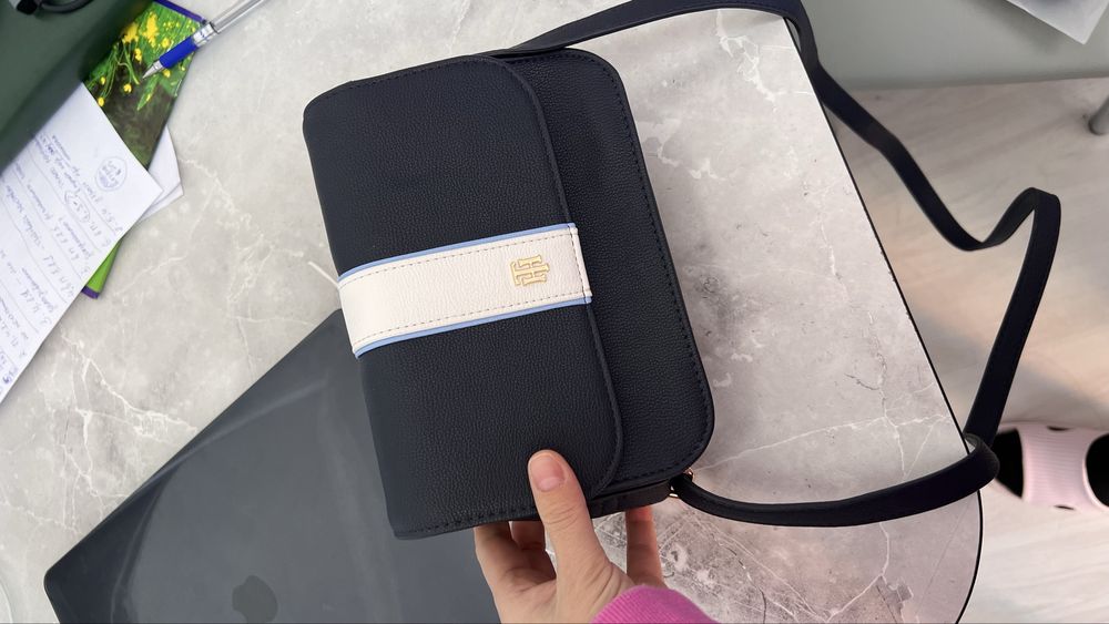 Срочно продам сумочку от Tommy hilfiger