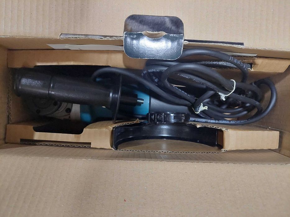 углошлифовальная машина-болгарка MAKITA  9558HN - НОВЫЙ