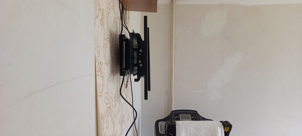 Кронштейн для телевизора.