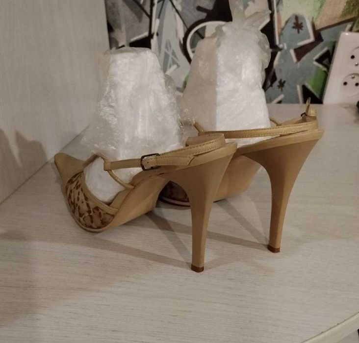 Нарядные босоножки