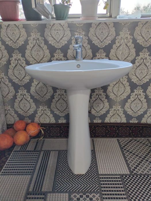 Раковина с зерколом.