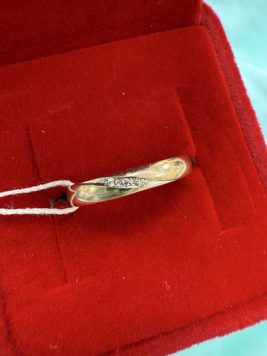 Золотое кольцо с фианитами