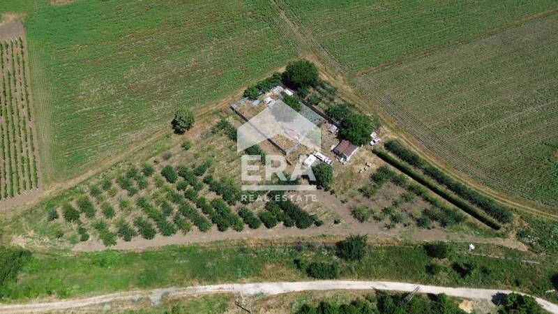 Ексклузивен, голям поземлен имот за продажба, с ток и вода, на 20 м от
