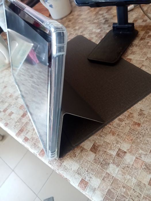 Планшет 16/512 почти новый