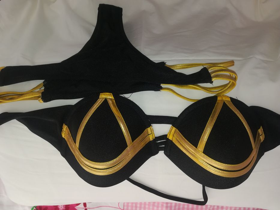 Продавам Бански от 2 части