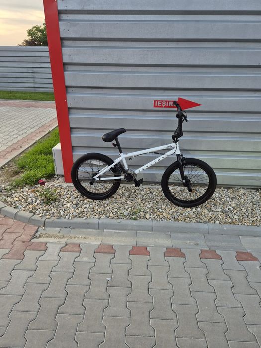 Vând bicicleta în stare foarte bună bicicle bmx