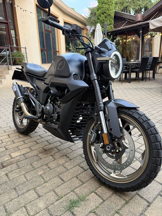 Motocicleta Zontes 125