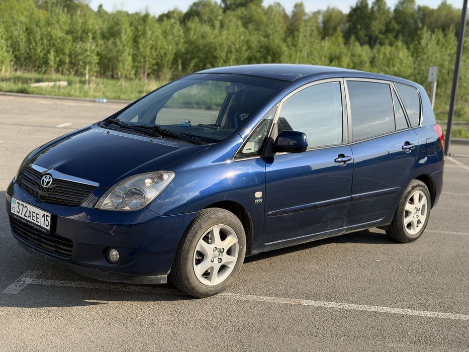 Toyota corolla verso 2002г