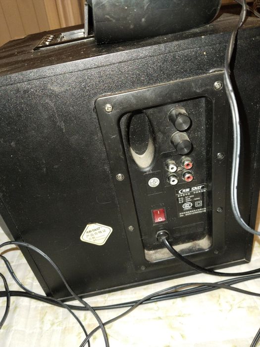 Сабвуфер с динамиками