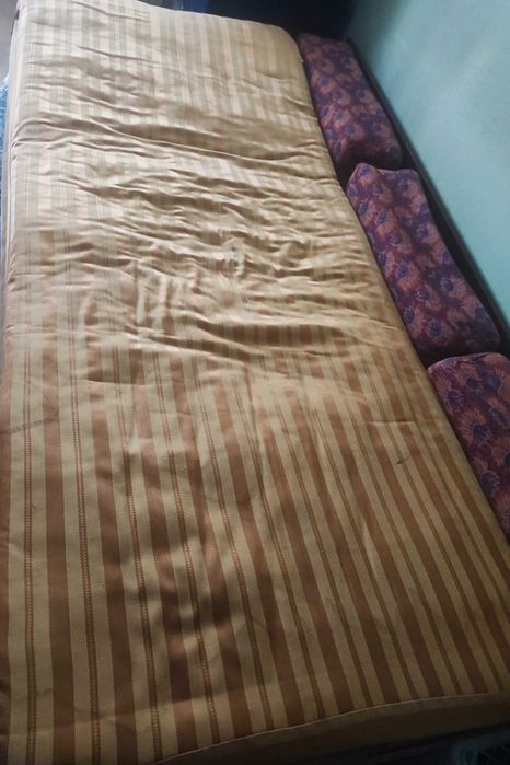 Кровать с матрасом