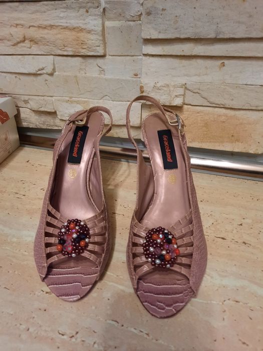 Pantofi simpli si stiletto nr 40,noi,eleganti si sandale strasuri
