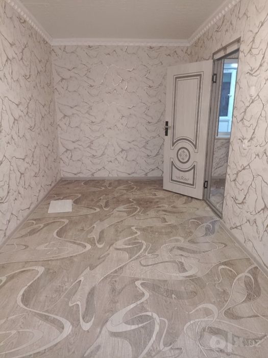 Продается 2х ком кв в Чирчике 3 Ман 3 этаж около 20 школы рядом рынок