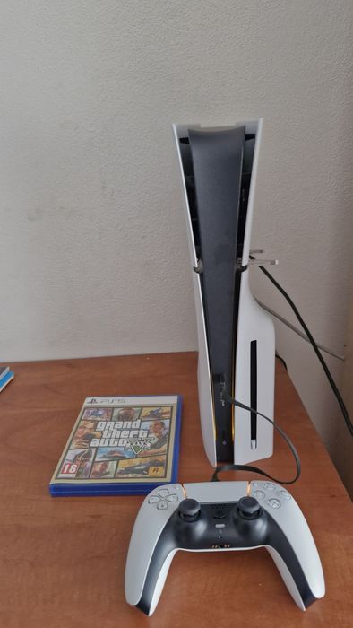 Vând PlayStation 5 Slim Disc Edition ssd1TB