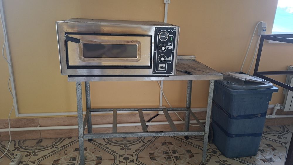 Продам столы для кафе, пиццерии