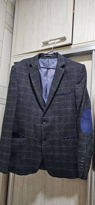 Мужской пиджак от Romano Rossi с клетчатым узором и синими лог.