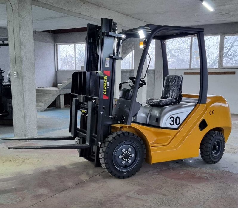 Motostivuitor Lubeck L-251 2.5 tone ridicare - Utilaj NOU - 2 Ani Garantie
