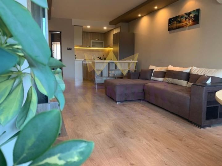 Дава се под наем Мезонет в Варна, Бриз - 110 кв.м за 850 € - Снимка #1