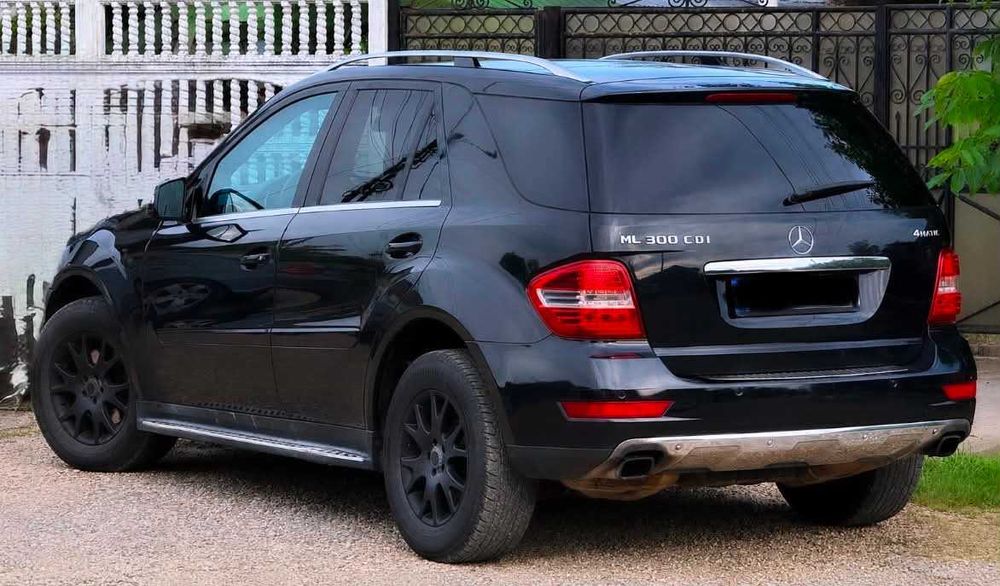 Vand mercedes ML 300 cdi 4 matic an 2011