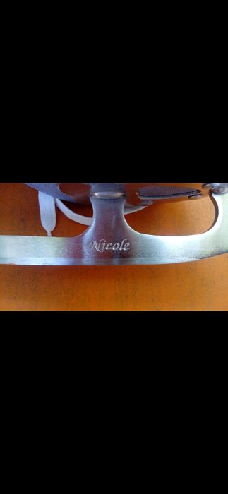 Продам коньки для девочек.