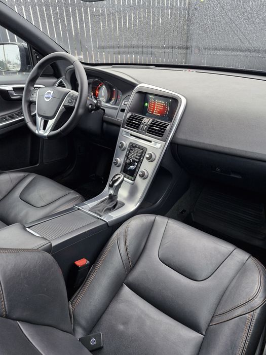 Volvo xc 60 ,190cp,full an 2017