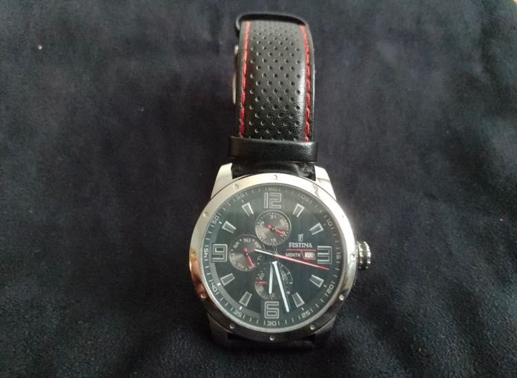 Стилен мъжки часовник Festina !!